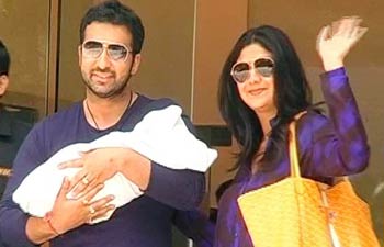 Shilpa, Raj take newborn son home